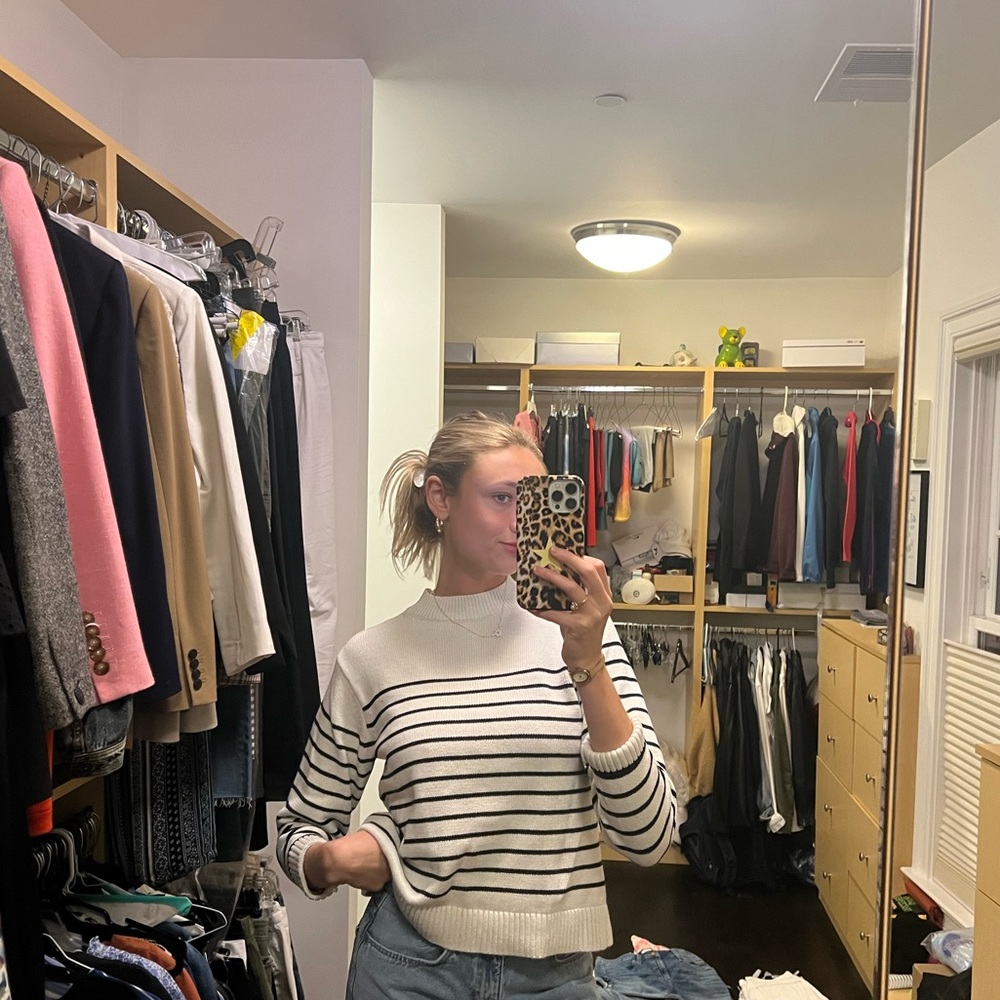 UNIQLO BLUE AND WHITE STRIPED SWEATER